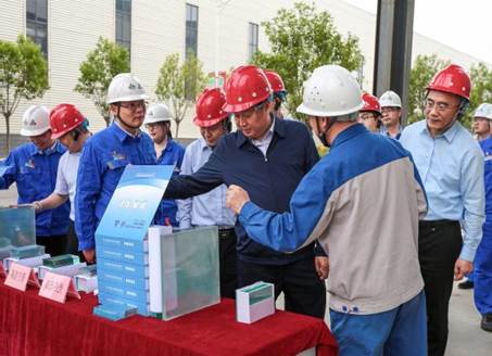 打造向上向前第一象限生力軍 錘煉甘于做人做事作難、受苦受累受屈的企業(yè)家隊(duì)伍——河南投資集團(tuán)黨委書記、董事長(zhǎng)劉新勇蒞臨安彩高科開展主題教育調(diào)研