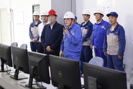 打造向上向前第一象限生力軍 錘煉甘于做人做事作難、受苦受累受屈的企業(yè)家隊(duì)伍——河南投資集團(tuán)黨委書記、董事長(zhǎng)劉新勇蒞臨安彩高科開展主題教育調(diào)研